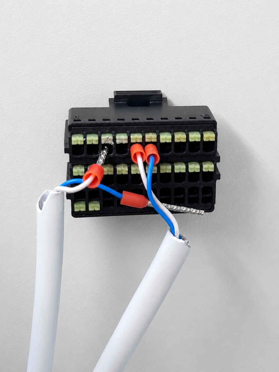 Hvid SolarSmart leder monteres i pin 3