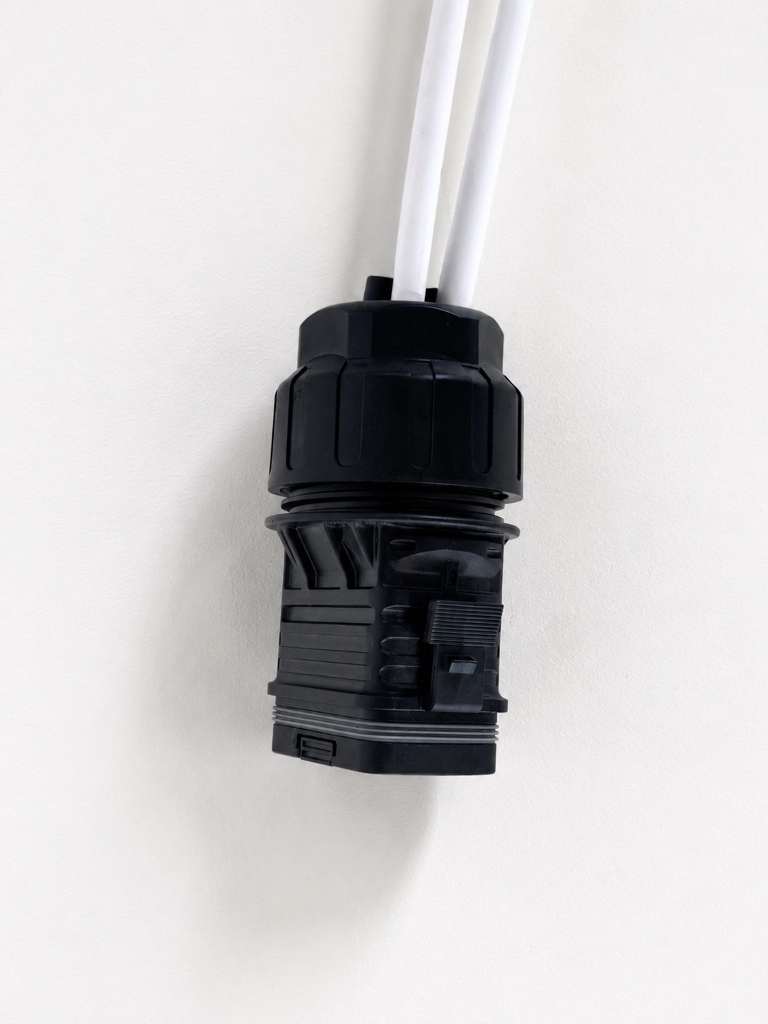 SolarSmart kabel ført gennem Growatt COM-stik